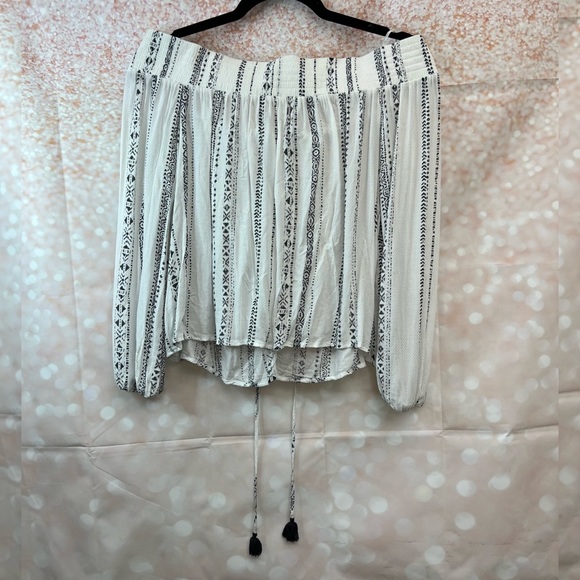 Forever 21 Off-Shoulder Peasant Top w/ Tassels - Picture 8 of 9